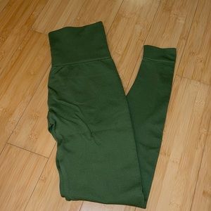 Set active green leggings size small